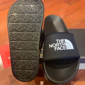 Women’s North face base camp slide NEW